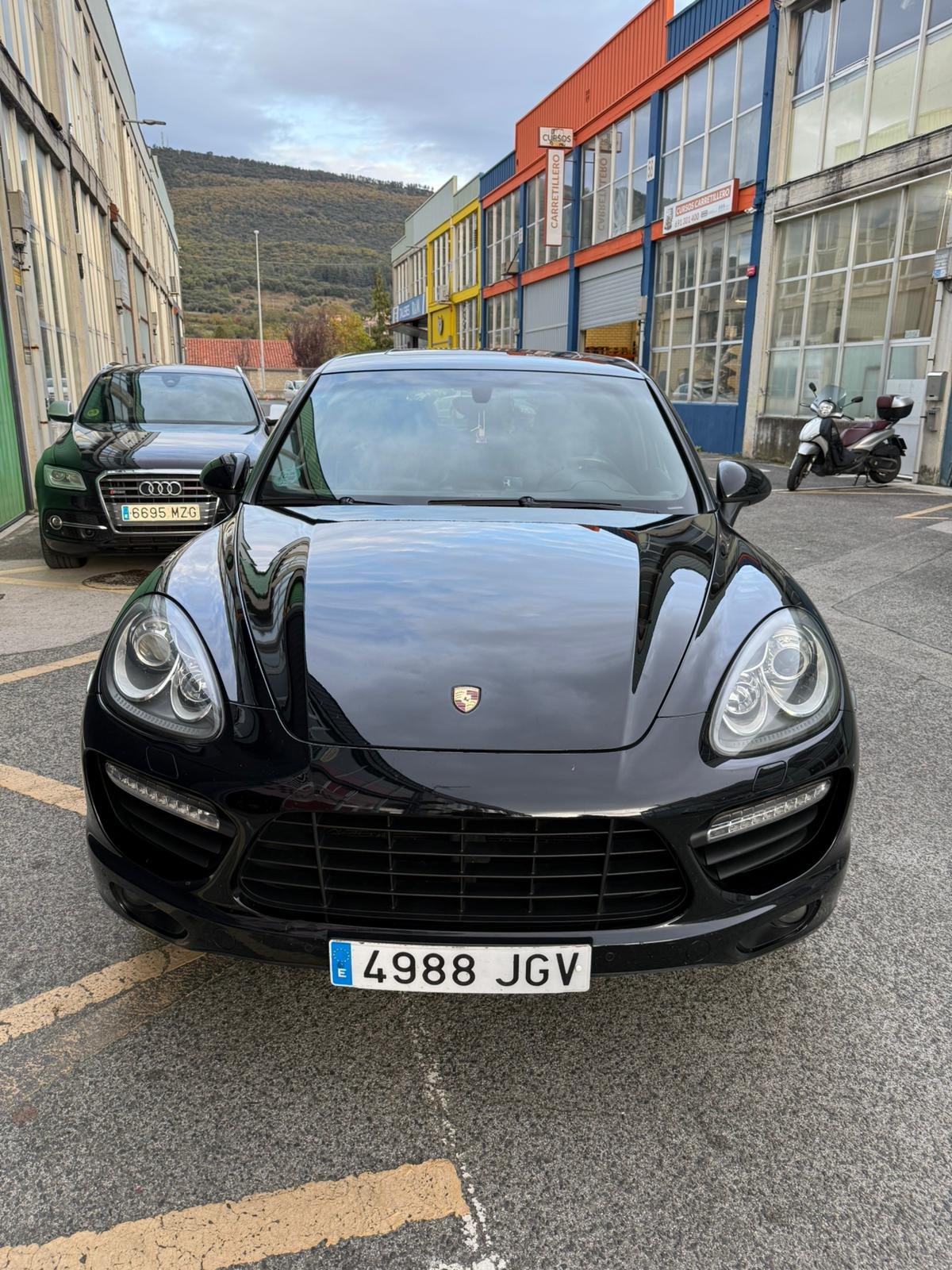 Porsche Cayenne Turbo - El Ejecutivo Salvaje